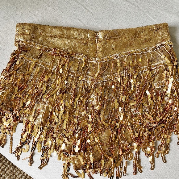 Elsie and Fred US L gold sequin hotpants. - Picture 2 of 3